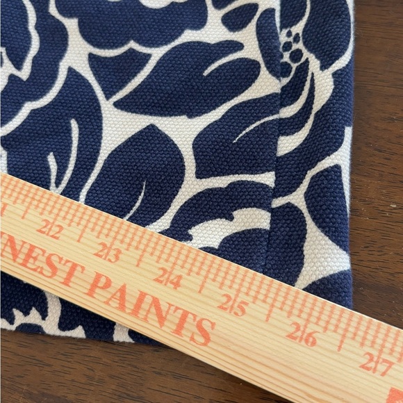 Boden Navy/ Ivory Stretchy Cotton Knit A-Line Mini Skirt. Inverted Front Pleat - Picture 14 of 15